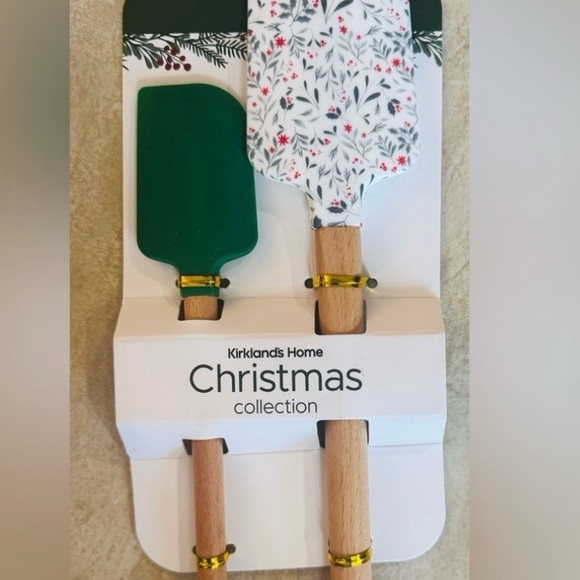 Kirkland’s Home Christmas Casserole Carrier and Spatula Set - Picture 10 of 10